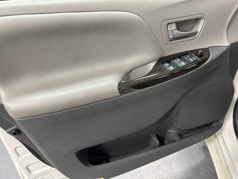 2015 Toyota Sienna XLE 8-Passenger