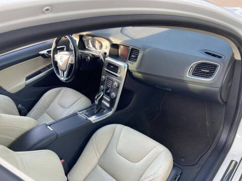 2015 Volvo V60 Cross Country T5