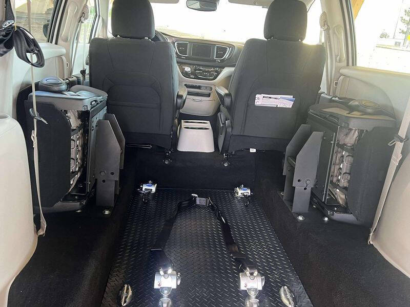 2024 Chrysler Voyager LX