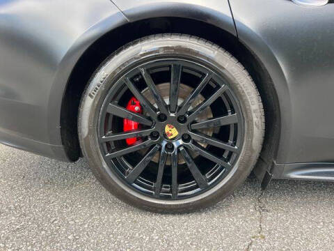 2020 Porsche Panamera GTS Sport Turismo