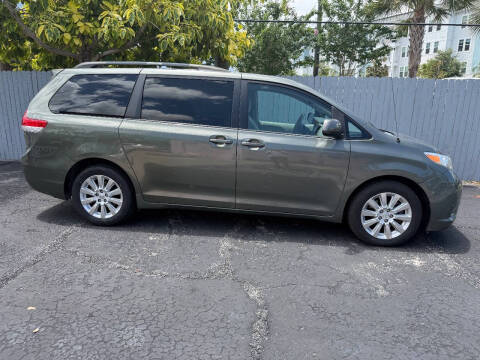 2014 Toyota Sienna LE 7-Passenger