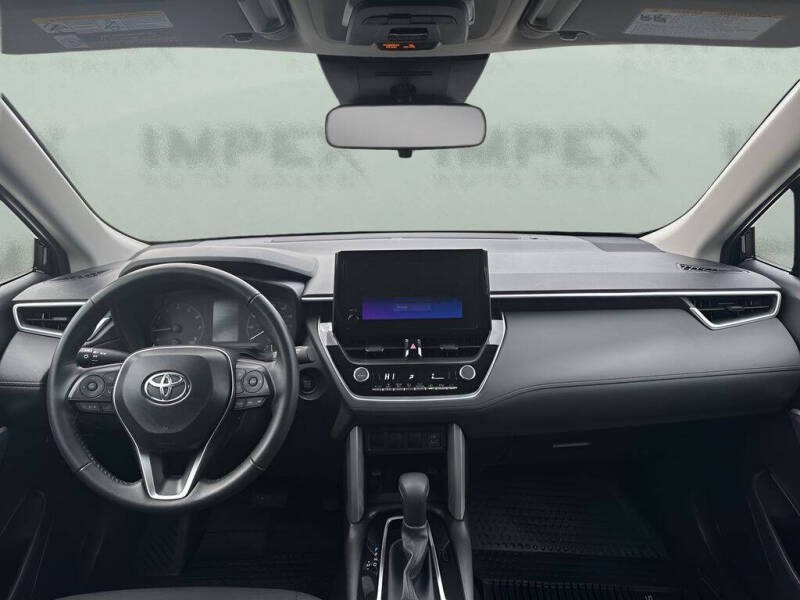 2025 Toyota Corolla Cross LE