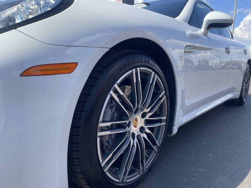 2016 Porsche Panamera