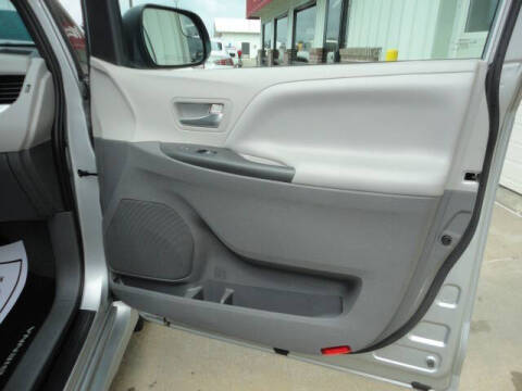 2020 Toyota Sienna LE 7-Passenger Auto Access Seat