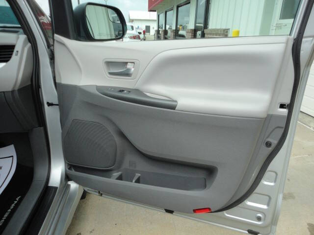 2020 Toyota Sienna LE 7-Passenger Auto Access Seat