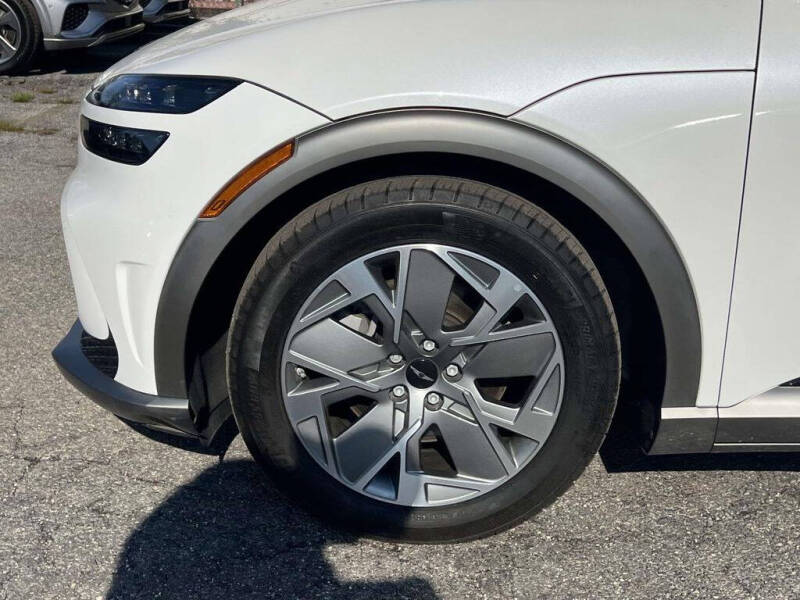 2025 Genesis GV60 Standard