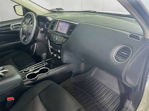 2020 Nissan Pathfinder SV