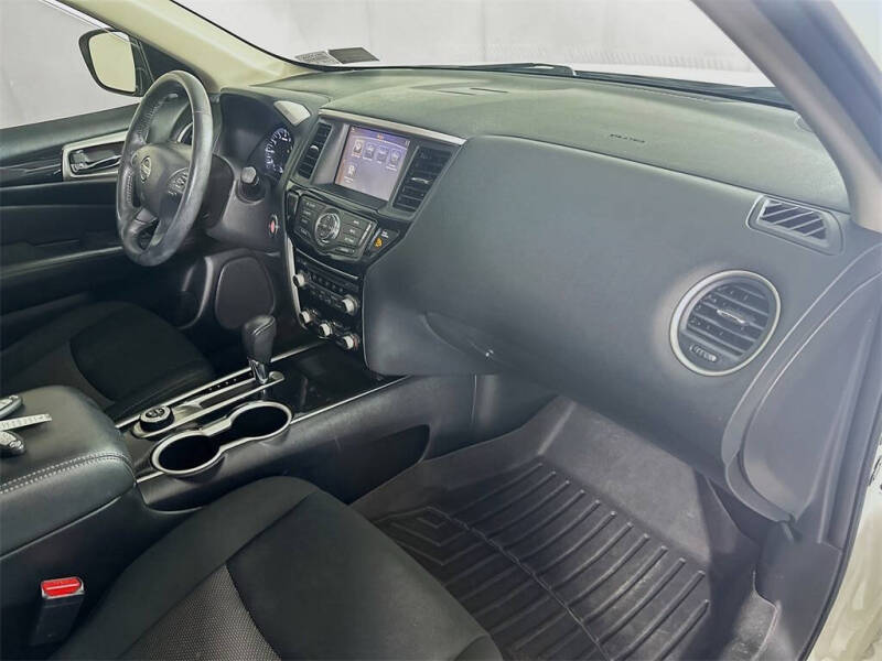 2020 Nissan Pathfinder SV