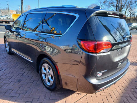 2017 Chrysler Pacifica Touring-L Plus