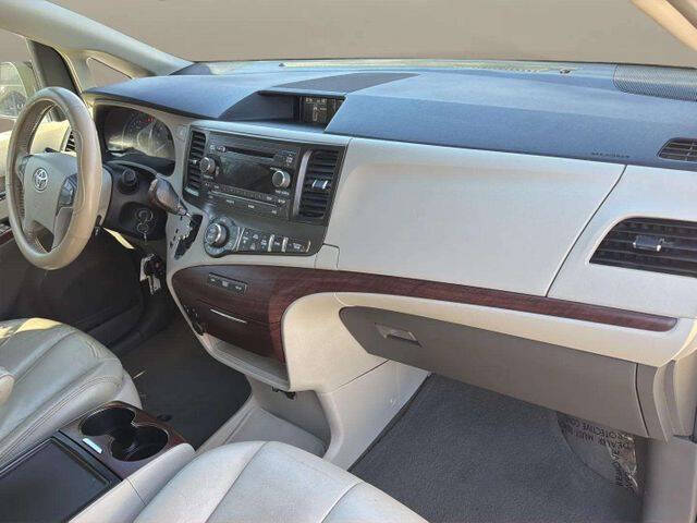 2013 Toyota Sienna XLE 8-Passenger