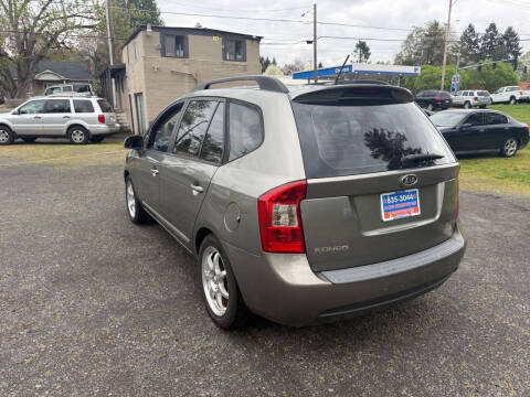 2009 Kia Rondo LX