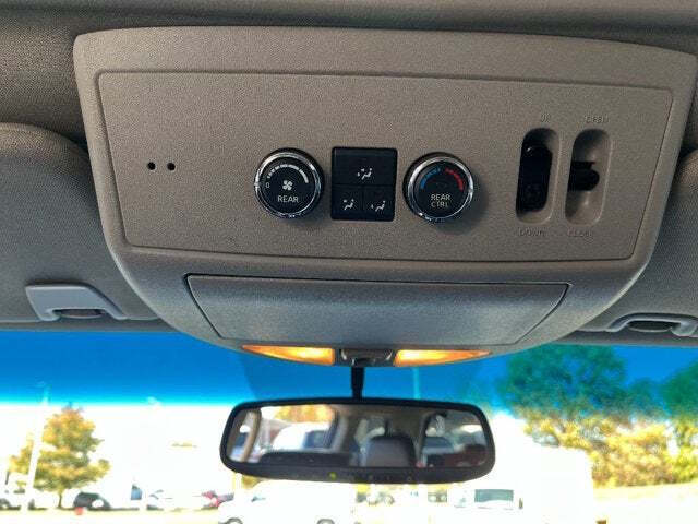 2015 Nissan Armada 27