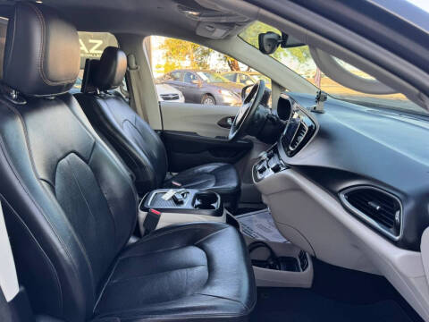 2017 Chrysler Pacifica Touring-L Plus