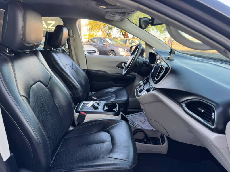 2017 Chrysler Pacifica Touring-L Plus