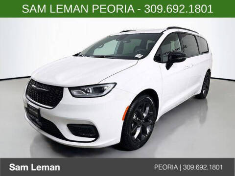 2026 Chrysler Pacifica Select