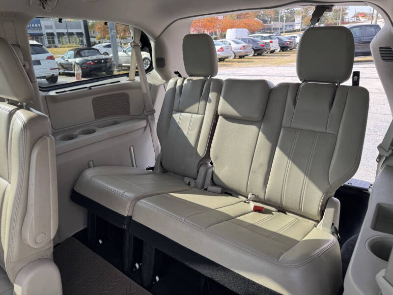 2011 Chrysler Town and Country Touring-L