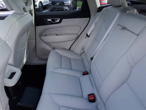 2022 Volvo XC60 Recharge T8 Inscription Expression