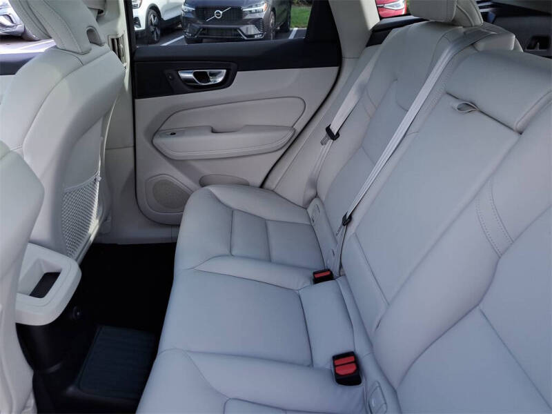 2022 Volvo XC60 Recharge T8 Inscription Expression