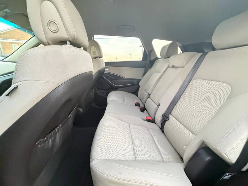 2017 Hyundai Santa Fe SE