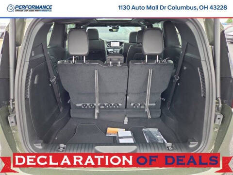 2027 Chrysler Pacifica Select