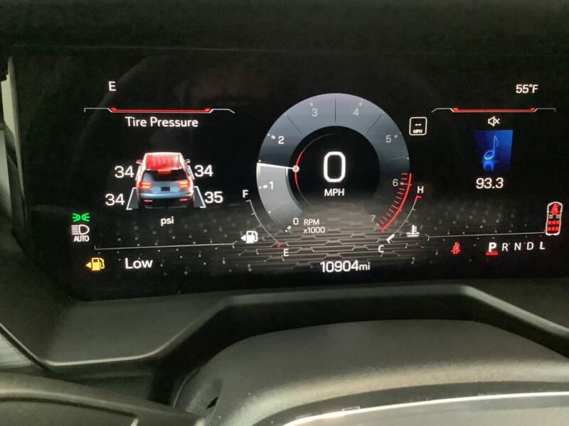 2025 GMC Acadia Elevation