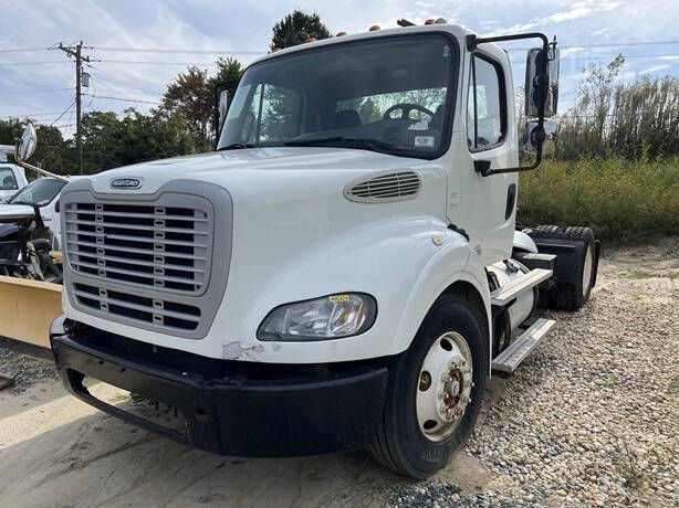 2013 Freightliner Business class M2