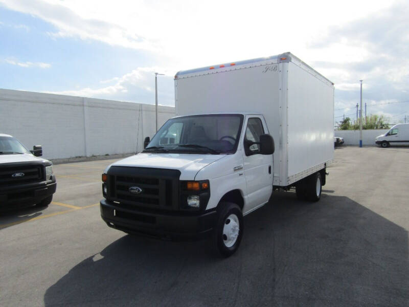 2013 Ford Econoline null photo 2