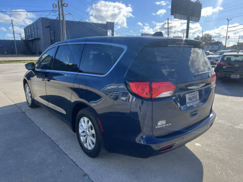 2019 Chrysler Pacifica LX