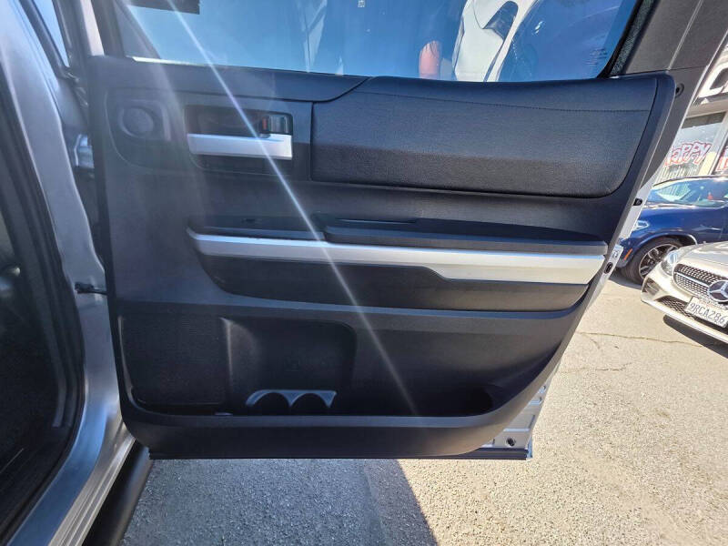 2017 Toyota Tundra SR5