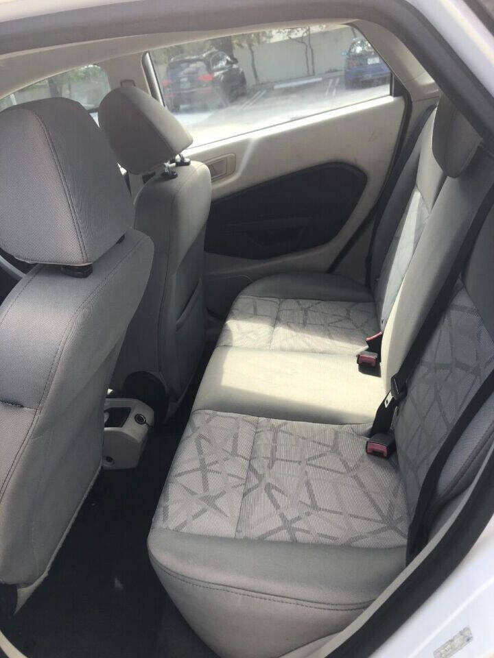 2013 FORD Fiesta Sedan - $4,000