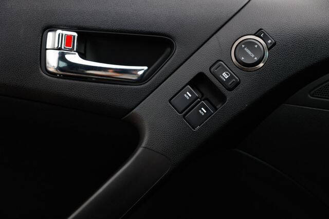 2011 Hyundai Genesis Coupe 2.0T