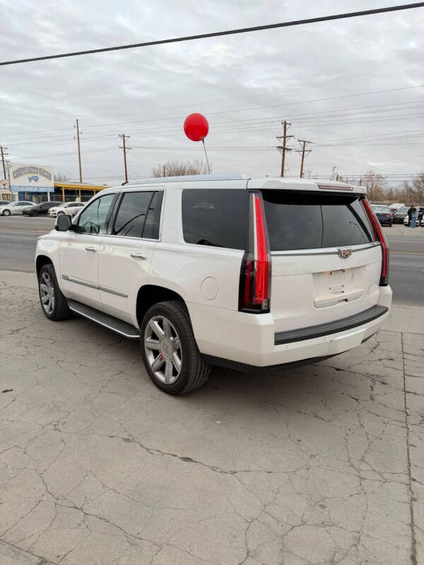 2016 Cadillac Escalade Luxury Collection