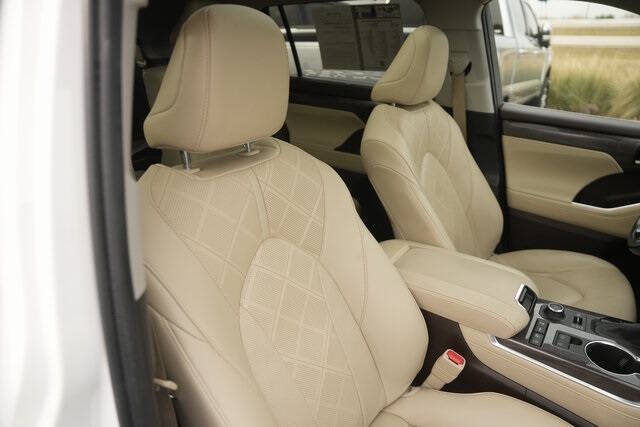 2022 Toyota Highlander Platinum