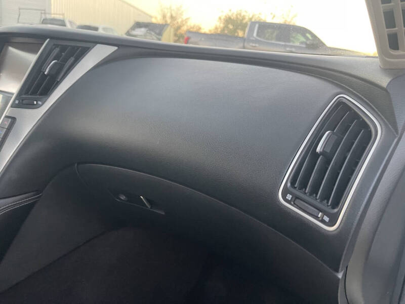 2015 Infiniti Q50 Premium