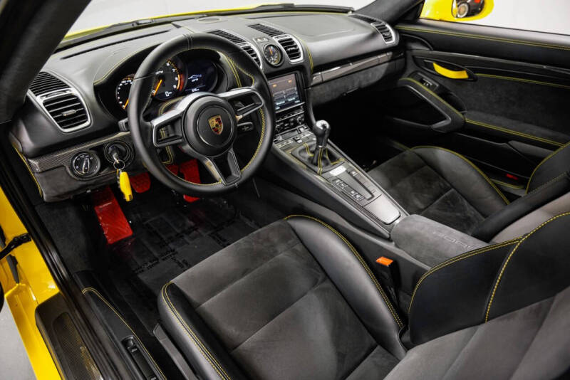 2016 Porsche Cayman GT4