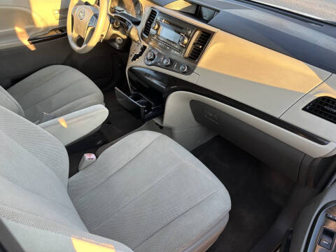 2013 Toyota Sienna L 7-Passenger