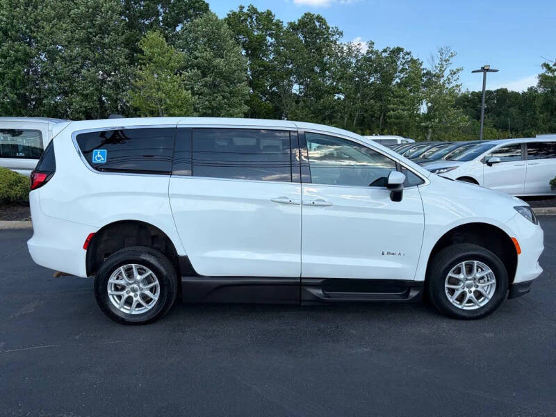 2022 Chrysler Voyager LX