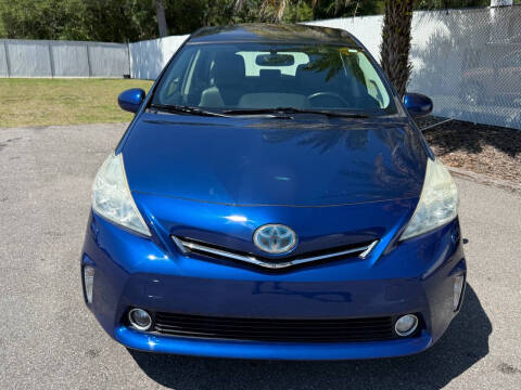 2014 Toyota Prius v Five