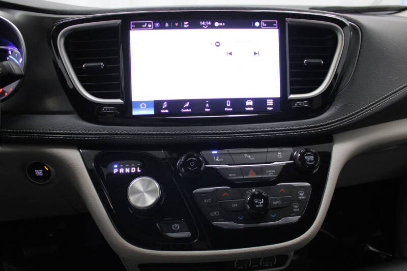 2024 Chrysler Pacifica Plug-In Hybrid Select