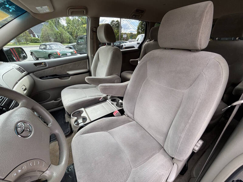 2005 Toyota Sienna LE 7 Passenger
