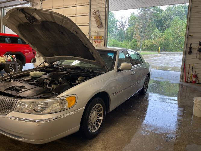 2002 Lincoln Town Car