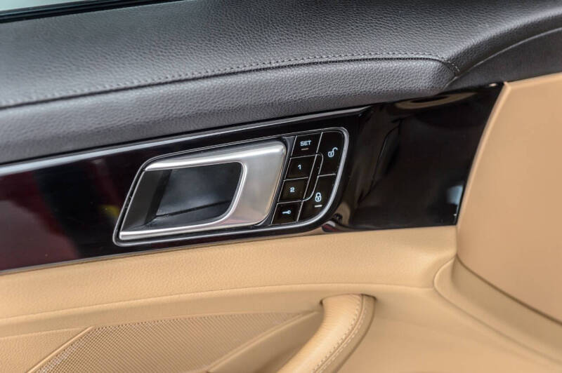 2018 Porsche Panamera 4