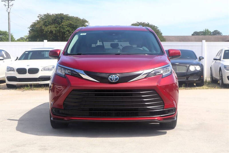 2022 Toyota Sienna LE 8-Passenger