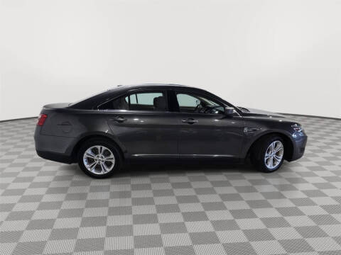 2016 Ford Taurus SE