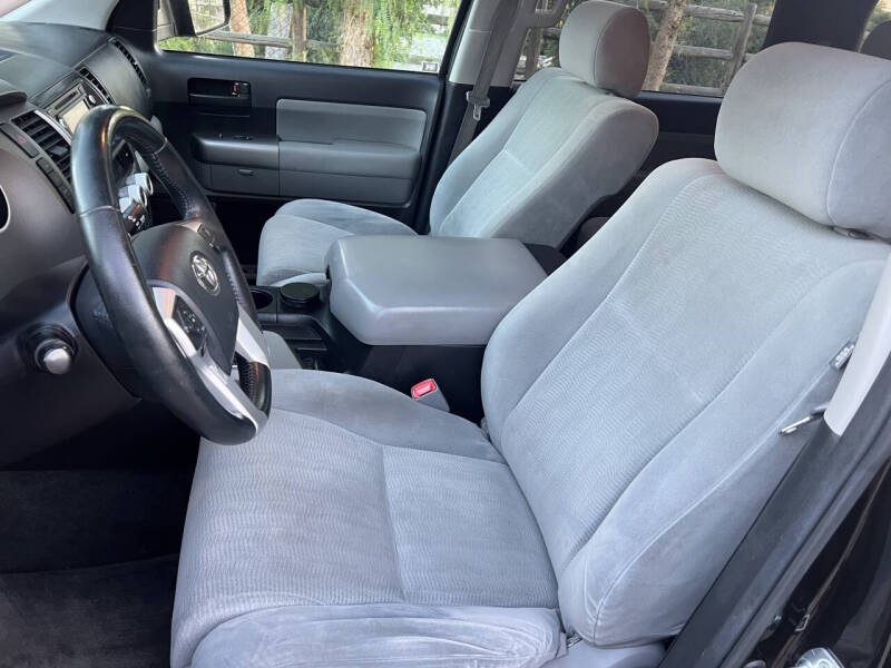 2017 Toyota Sequoia SR5