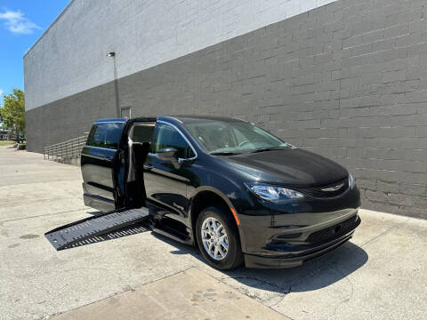 2022 Chrysler Voyager LX