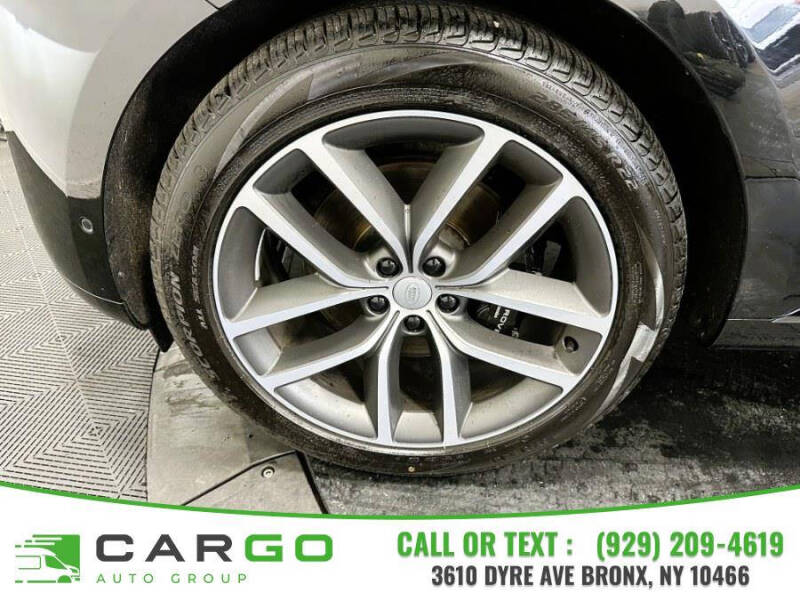 2025 Land Rover Range Rover P400 SE LWB