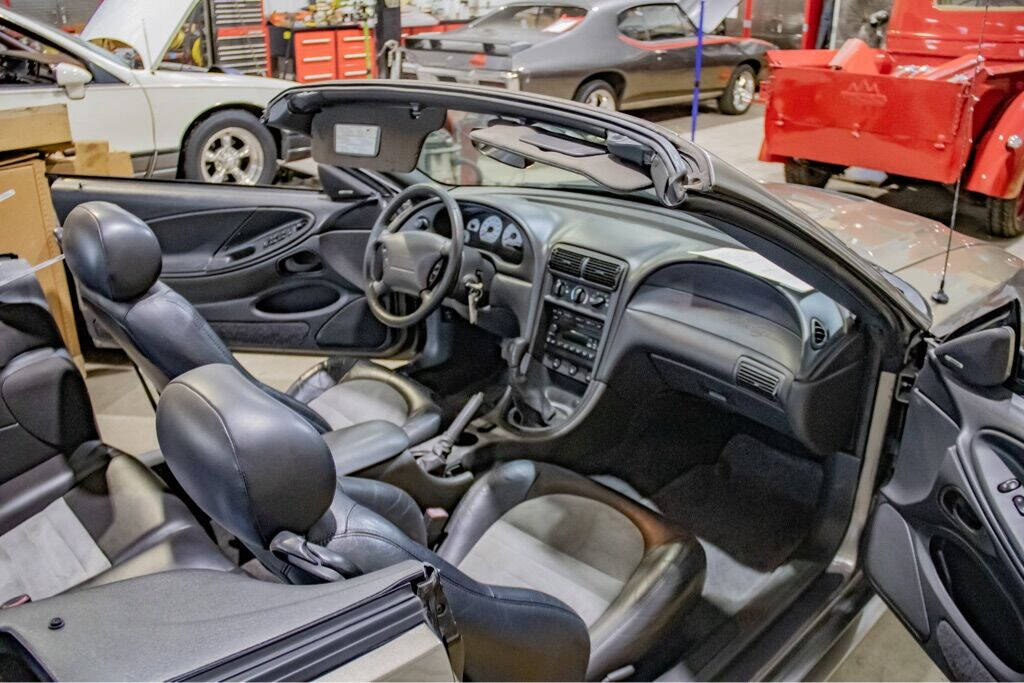 2001 Ford Mustang SVT Cobra 44