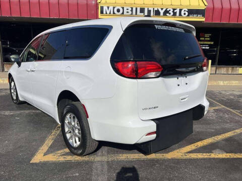 2024 Chrysler Voyager LX