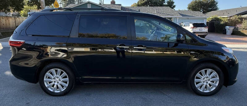 2017 Toyota Sienna XLE 7-Passenger